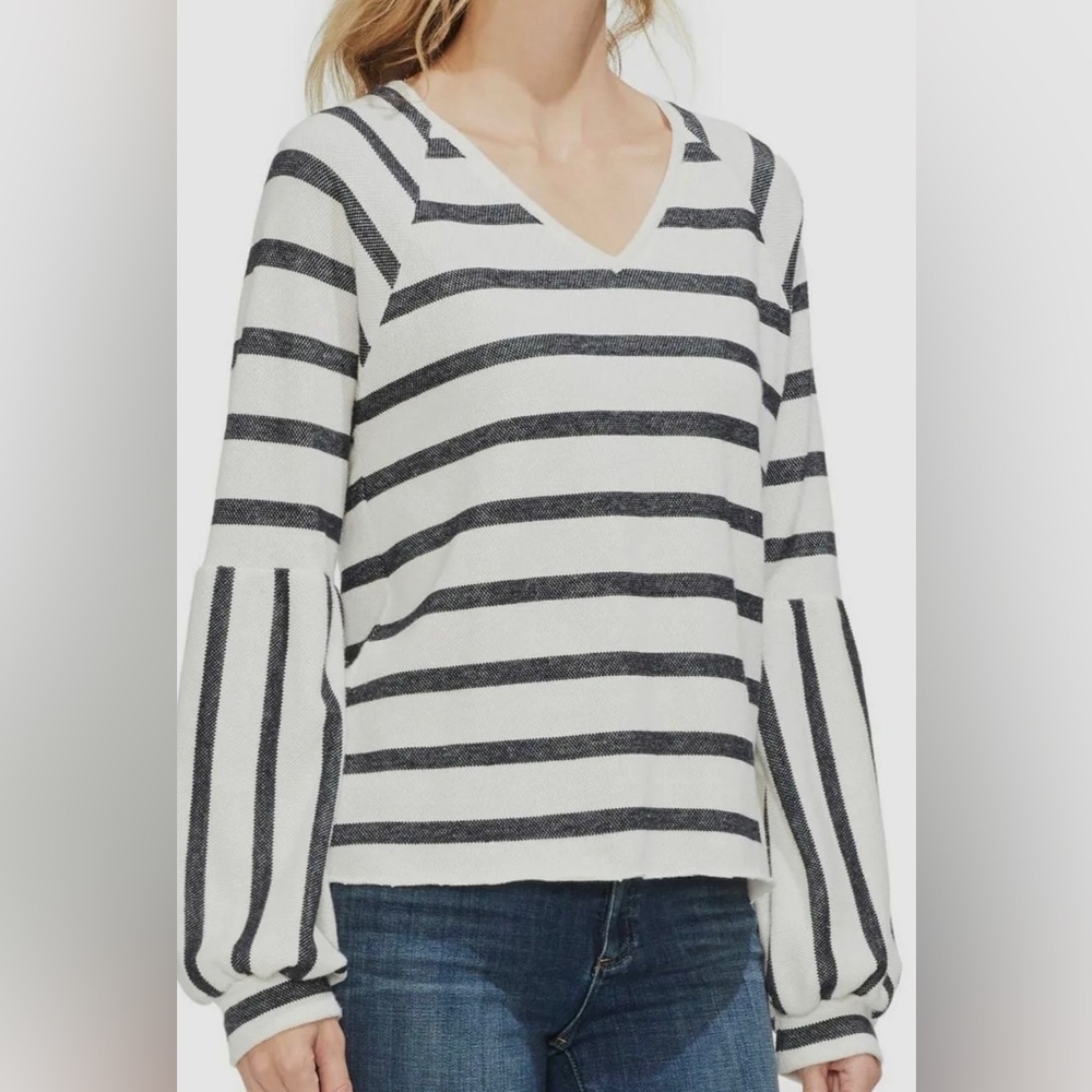 Vince Camuto Women's Black & White Striped Long Sleeve Pullover Sweater Sz M EUC